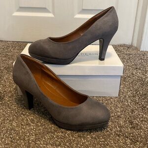 Boston Design Studio Women’s Smoke Grey Pumps 1/2” Platform 3” Heel Sz 8.5 NIB